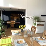 Modernes & Zentral Gelegenes Mit Garten Und Parkplatz *