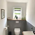 度假居 Modernes & Zentral Gelegenes Mit Garten Und Parkplatz 梅明根
