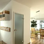 度假居 Modernes & Zentral Gelegenes Mit Garten Und Parkplatz