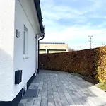 Modernes & Zentral Gelegenes Mit Garten Und Parkplatz