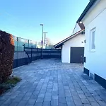 Modernes & Zentral Gelegenes Mit Garten Und Parkplatz 度假居 *