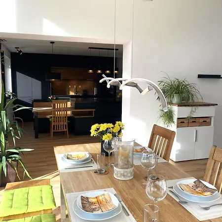 Modernes & Zentral Gelegenes Mit Garten Und Parkplatz *