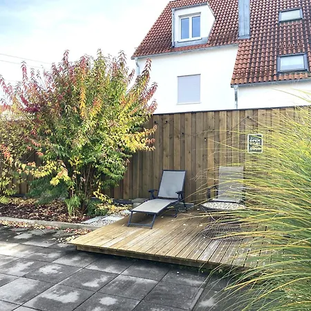 Modernes & Zentral Gelegenes Mit Garten Und Parkplatz 度假居