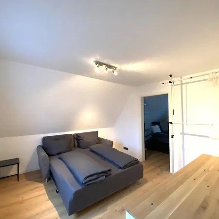 Modernes & Zentral Gelegenes Mit Garten Und Parkplatz 度假居