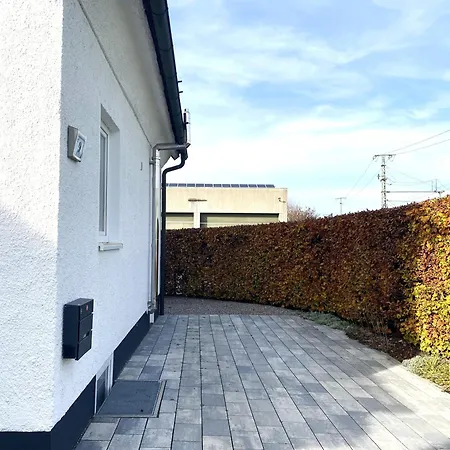 Modernes & Zentral Gelegenes Mit Garten Und Parkplatz